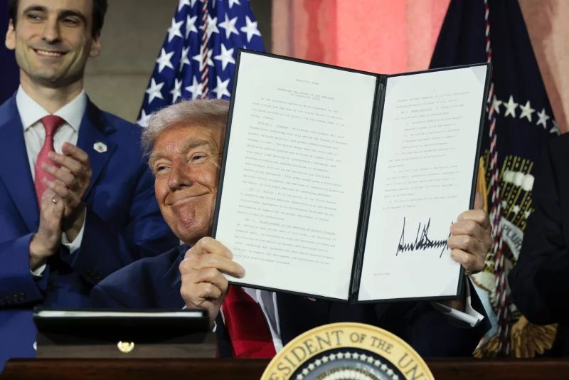 Trump: Cần Ít Quy Định Hơn Để Thắng Trong Cuộc Đua AI Toàn Cầu